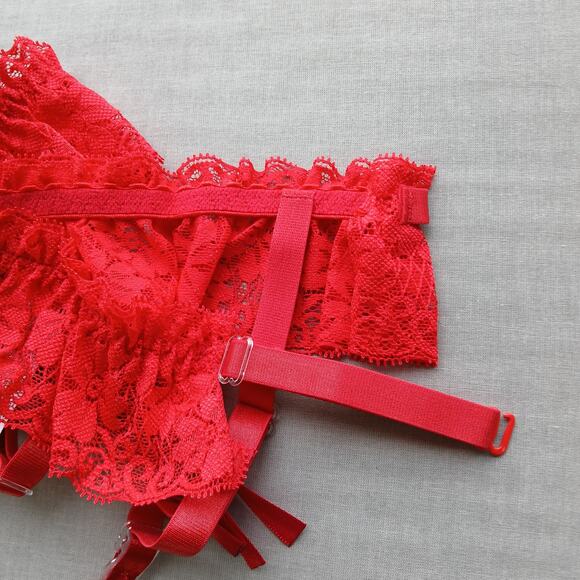 The Escanté Collection Red Garter Belt OSFM classic lingerie lace strap snap - Picture 3 of 7